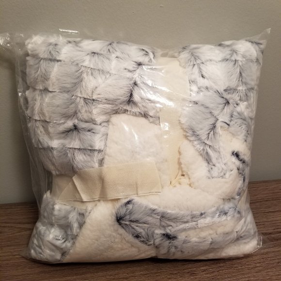 NWT/NIB Royal Luxe "Luxury" Micromink/Sherpa Throw - Picture 8 of 8